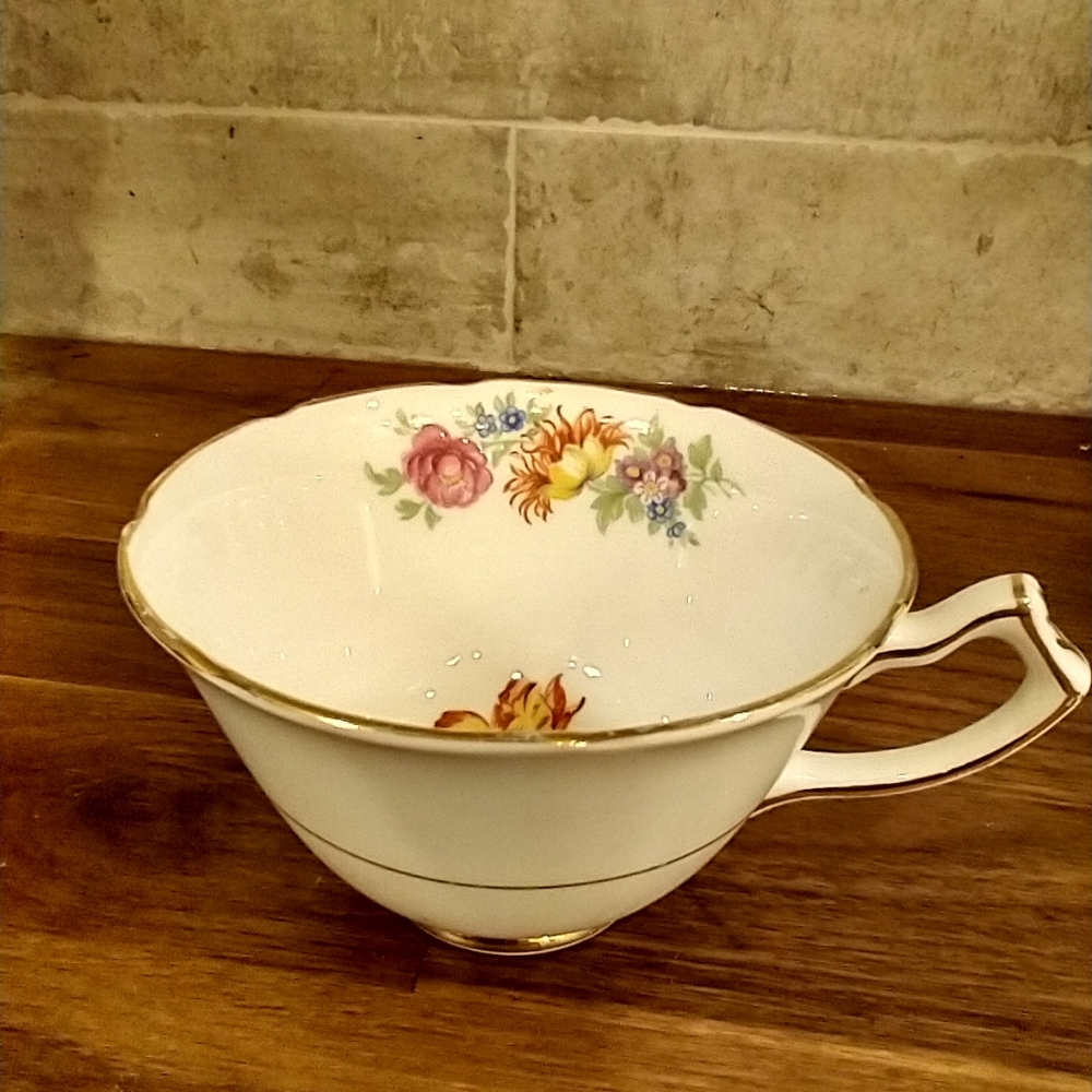 Beautiful Gladstone teacup made in England